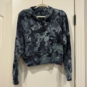 Lululemon cropped pullover! Size 8